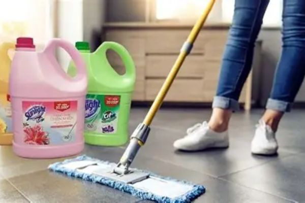 Các nước tẩy sàn đặc dụng tẩy vết xước vết ố tốt nhất